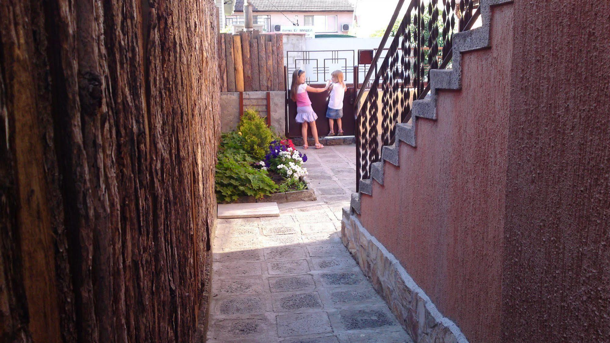 Avel Guest House Sofia Buitenkant foto